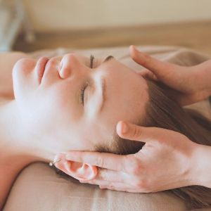 Séance de réflexothérapie visage Auriculaire